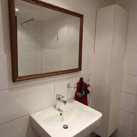 Moderne In Der Historischen Stadt شقة سست