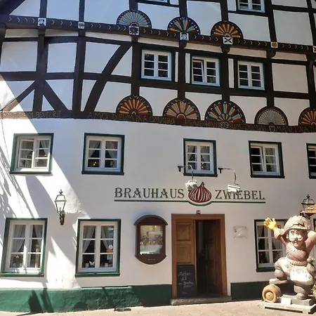 Moderne In Der Historischen Stadt سست
